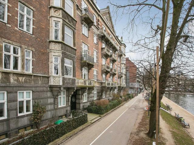 Værelse i stor lejlighed ved søen 6