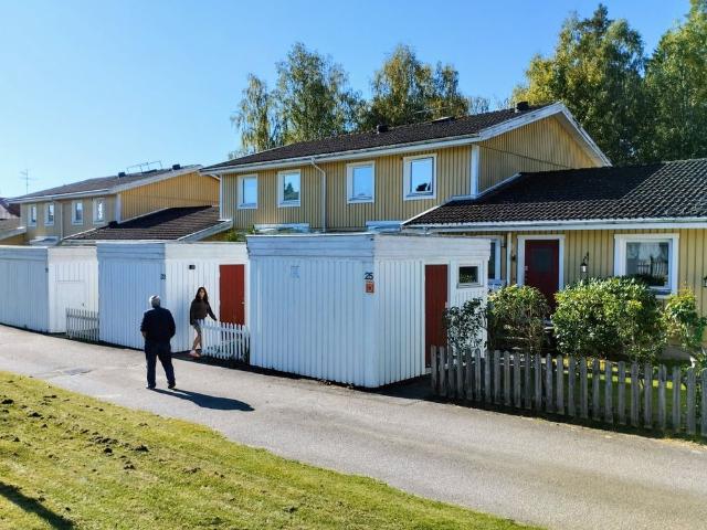 Vårlöksvägen, Lyrestad