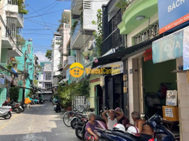 Vị trí gần trung tâm nhất của quận bình thạnh. Đường huỳnh mẫn đạt. Nhà 50m2, ngang 5m, căn góc tho