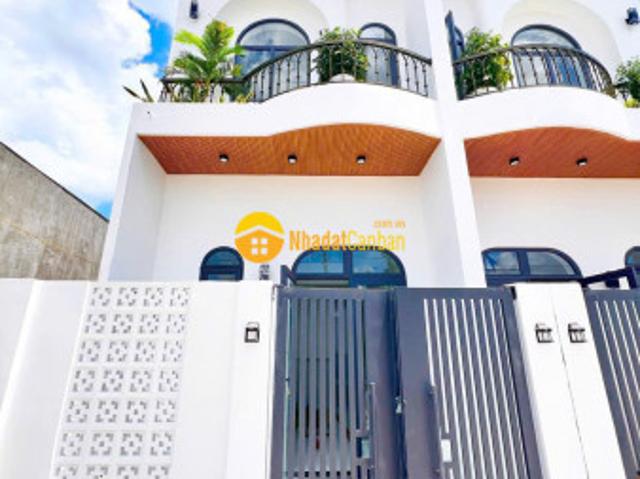 Vị trí nhà sáng đẹp có khoảng sân vườn 80m² bán nhà 1 trệt 1 lầu mới xây kdc đông phú