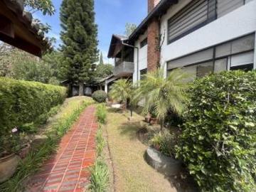vCCUMBAYA CASA DE VENTA EN URBANIZACION PRIVADA SECTOR RESERVORIO
