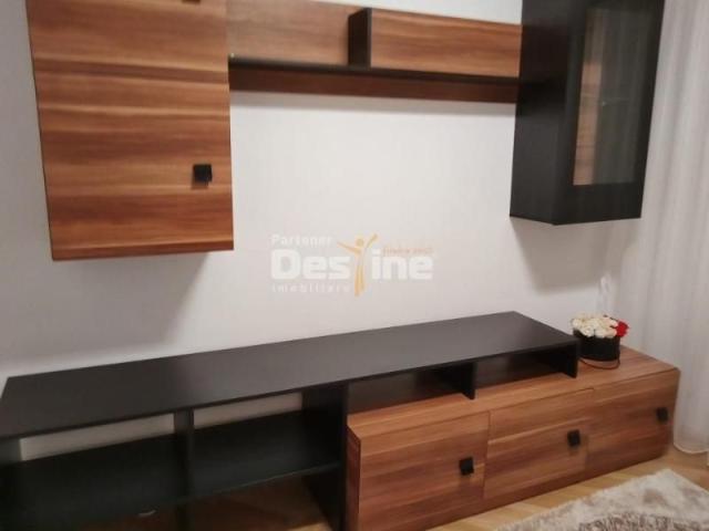 Va oferim spre inchiriere apatrament 3 camere decomandat