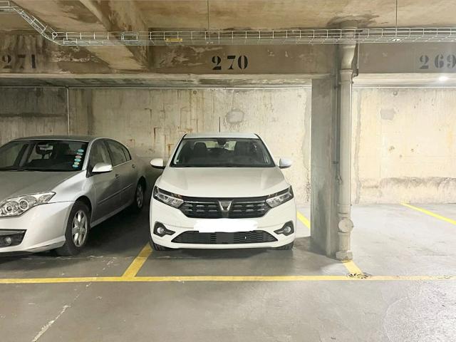 Vanves Carrefour de l'Insurrection Place de parking en sous so