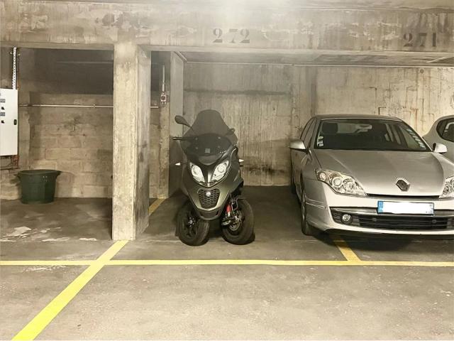 Vanves Carrefour de l'Insurrection Place de parking en sous so
