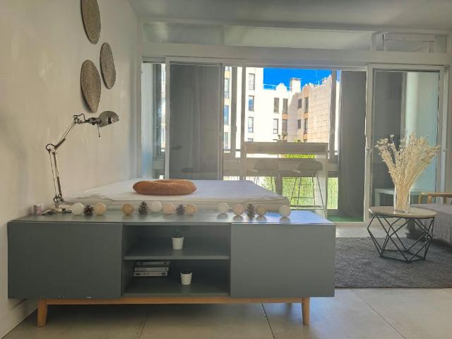 VANVES Parc des Expositions: appartement F1 en location m
