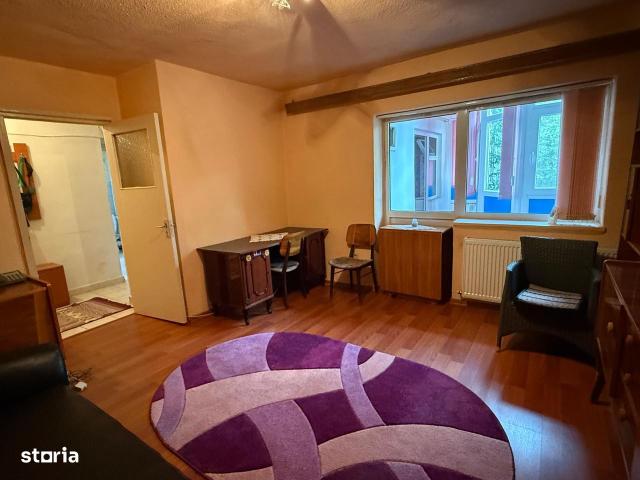 Vanzare apartament 3 camere, Targoviste, central, etaj 1, Mitropolie