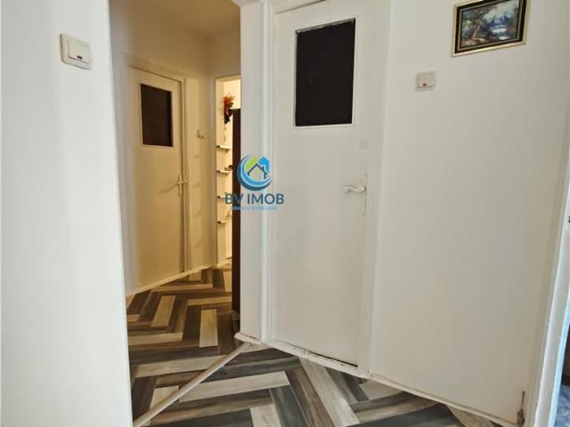 Vanzare apartament 4 camere, decomandat, zona Faget