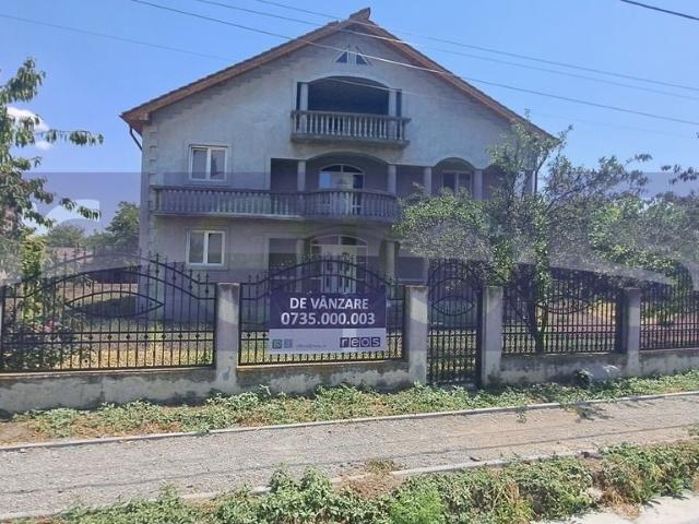 Vanzare vila din bca + teren 1.400 mp | strada principala | crangu, te