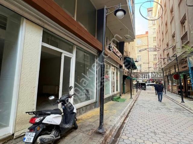 Van Çarşı Merkezde 3 Katlı 200m² Fırsat Mağazası