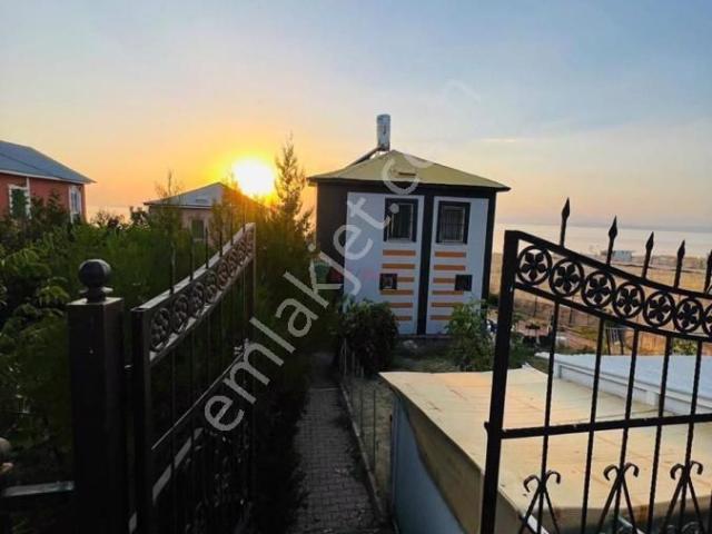 Van Gölü Kenarında Büyük Bahçeli Villa 1350 Metrekare Bahçe İçinde