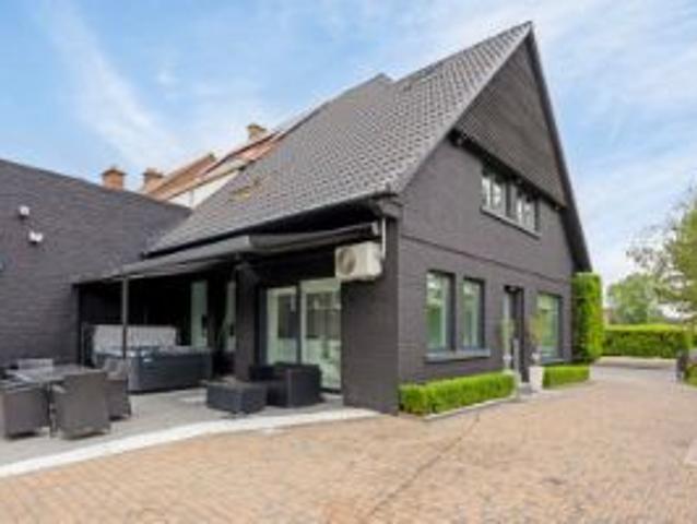 Van kop tot teen gerenoveerde HOB op gunstige locatie