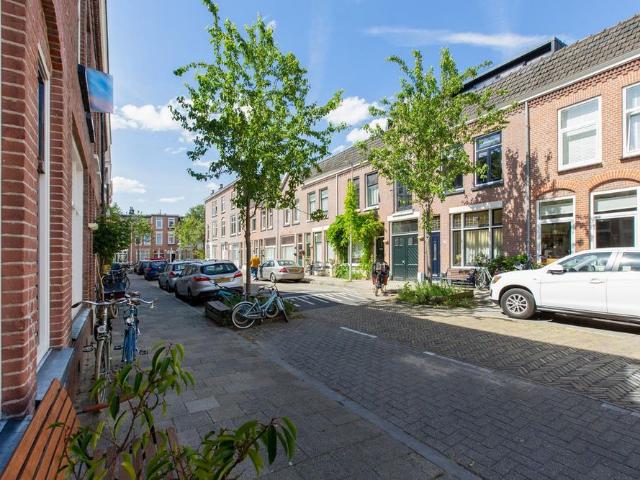 Van Limburg Brouwerstraat 13