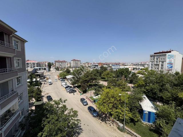 Van Yapı Emlak'tan Kiralık 3+1 Daire Şehir Manzaralı