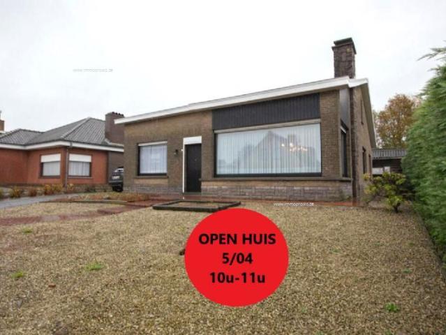 Vanaf 22/03 OPEN HUIS ZATERDAG 5/04 van 10u tot 11u. Ruime alleenstaande bungalow met 2 gelijkvloerse slaapkamers, ruime tuin en