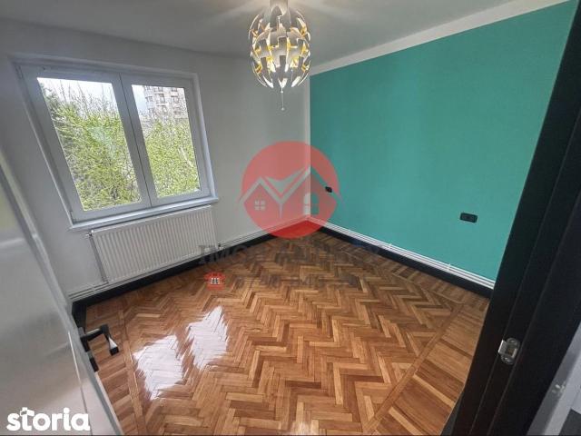 Vand apartament ULTRACENTRAL cu 2 dormitoare si living