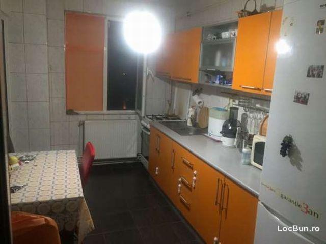 Vand apartament 3 camere
