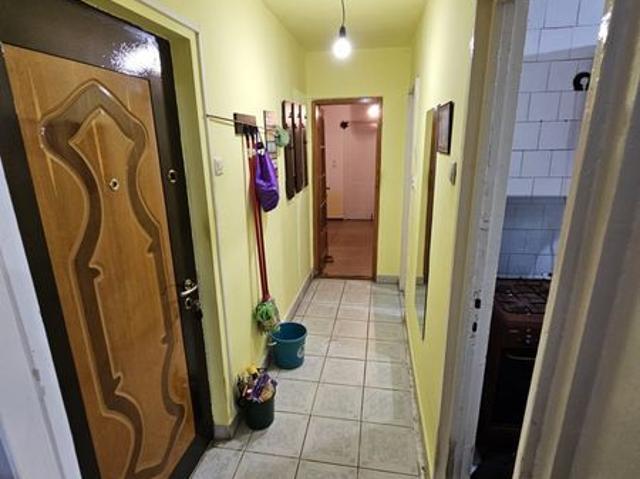 Vand apartament 3 camere
