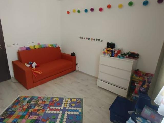 Vand apartament 3 camere Covaciu Nou