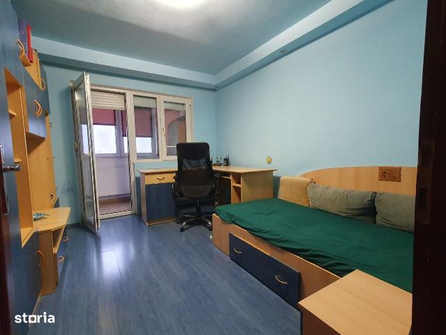 Vand apartament 3 camere decomandat zona Lebada cu o panorama superba