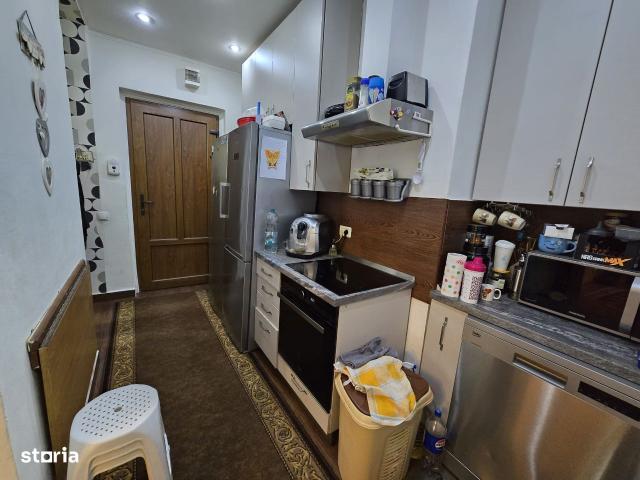 Vând apartament 2 camere, decomandat, Central, parter inalt