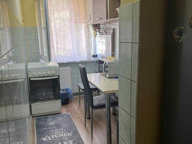 Vând apartament 2 camere et 2 din 4