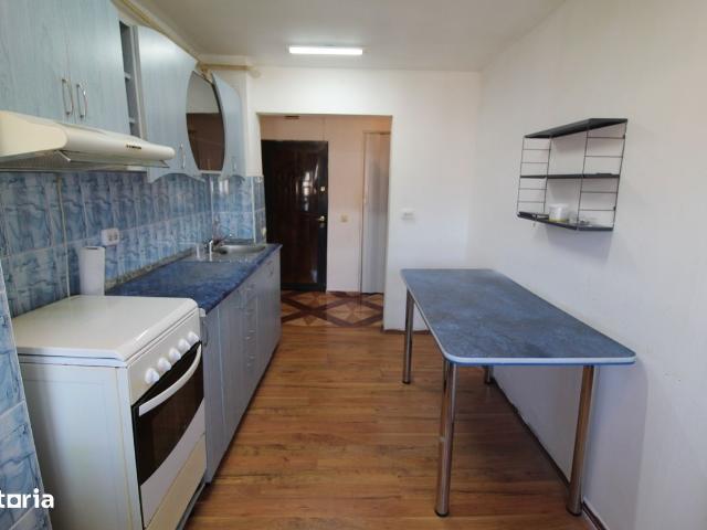 Vând apartament 2 camere în Hunedoara, zona Micro 4, S. U. 44 mp