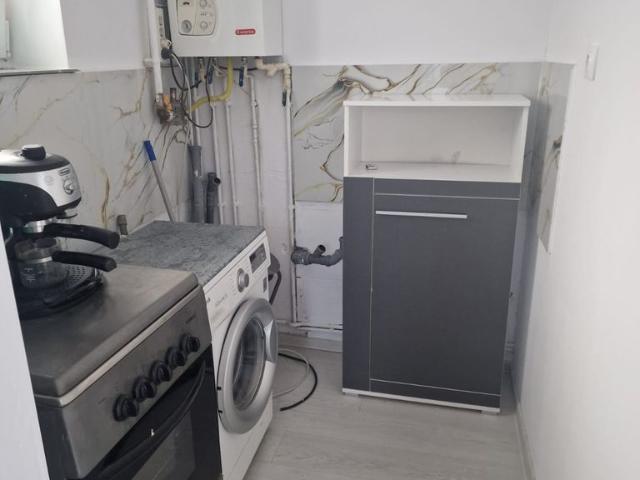 Vând apartament 2 camere Pitesti Razboieni