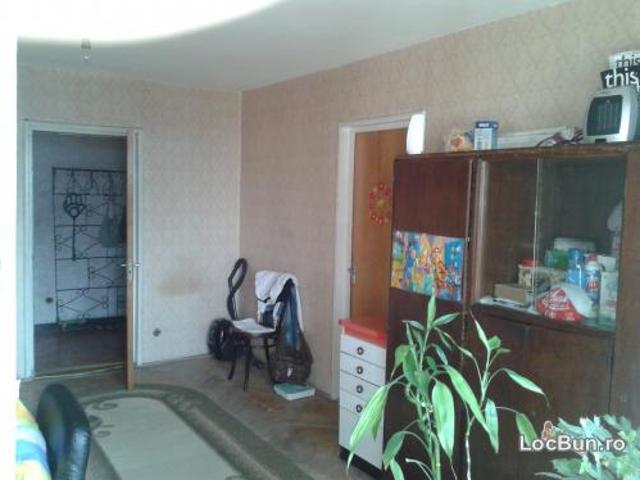 Vand apartament 2 camere Razboieni