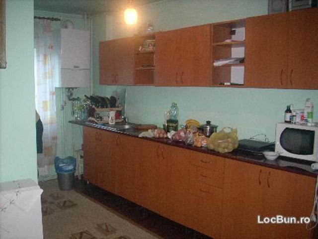 vand apartament 2 camere racadau