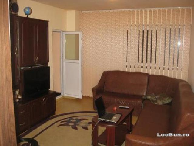 vand apartament 4 camere