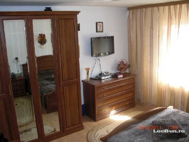vand apartament 4 camere busteni