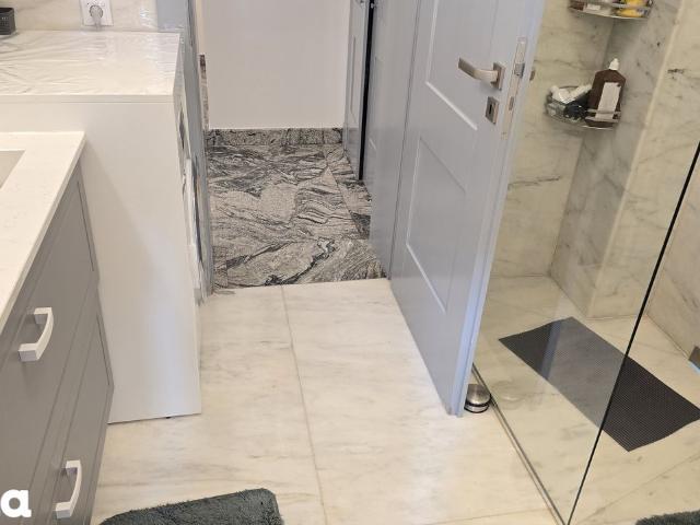 Vand apartament 4 camere deosebit in Deva, zona bld. Decebal, etaj 1