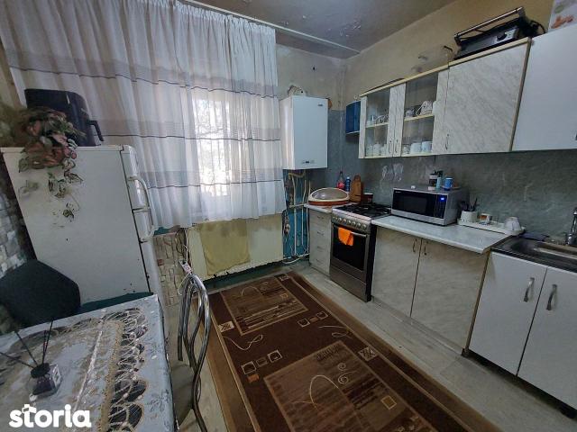 Vand apartament 4 camere Mioveni 78,6 mp Parter