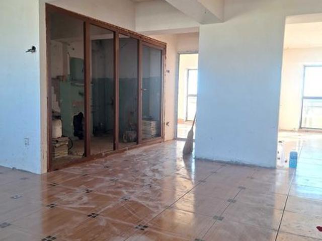 Vand apartament cu 3 camere la etajul 8 cu lift pe Balcescu mc 11