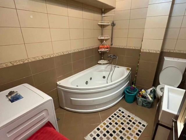Vand apartament cu 2 camere
