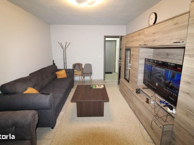 Vând apartament cu 2 camere în Hunedoara, Teatru Pietonală, etaj 2