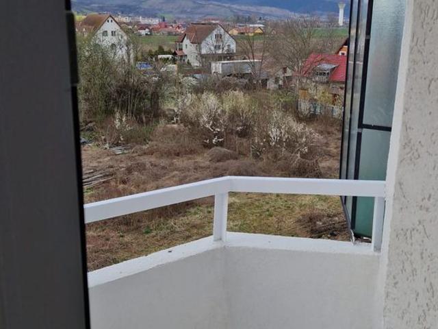 Vând apartament cu 2 camere în oraș Târnăveni, jud. Mureș