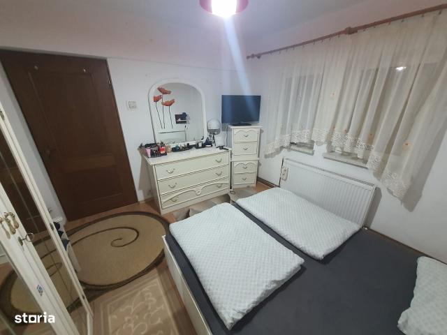 Vand apartament cu 4 camere decomandat Deva, Decebal Ulpia, etaj 1