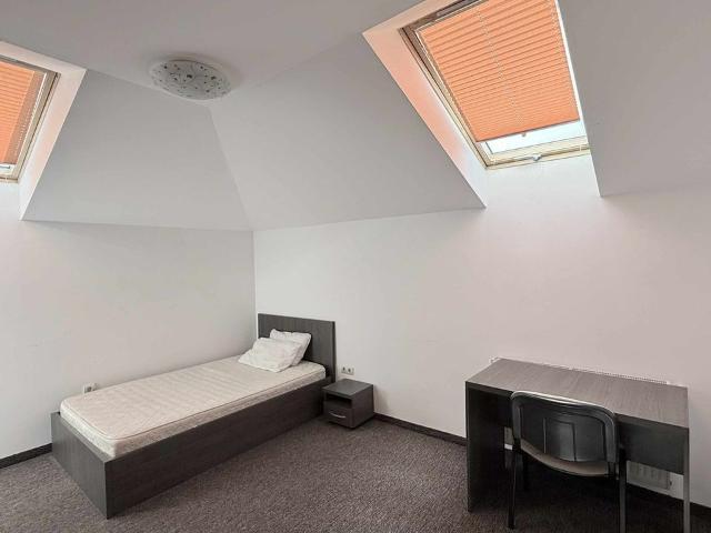 Vand apartament cu 5 camere, 2 bai ideal pt Investitie dar si Locuit