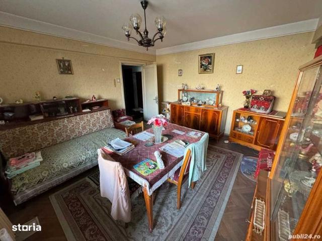 Vand apartament, doua camere semidecomandat
