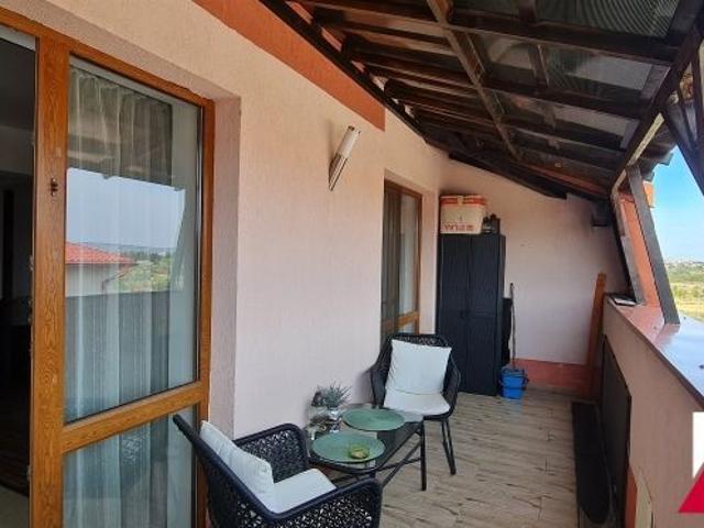 Vand apartament de 3 camere, situat in Strand, in bloc din 2008