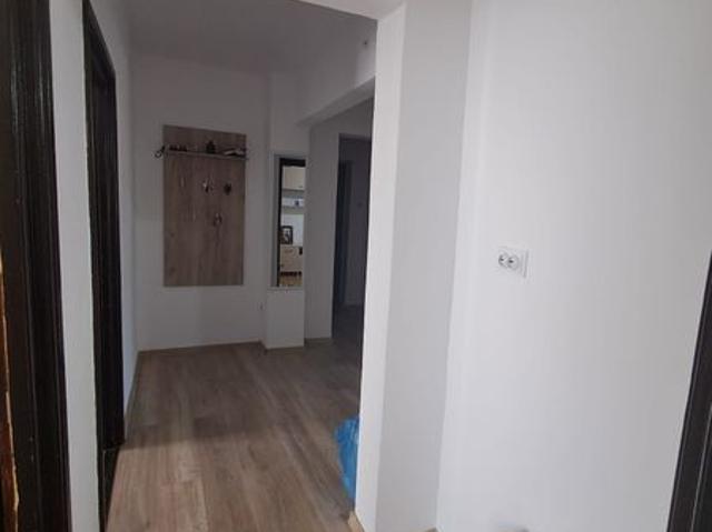 Vând apartament decomandat
