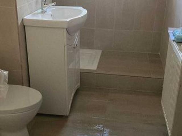 Vand apartament semi decomandat cu doua camere in Micro 11 Targoviste