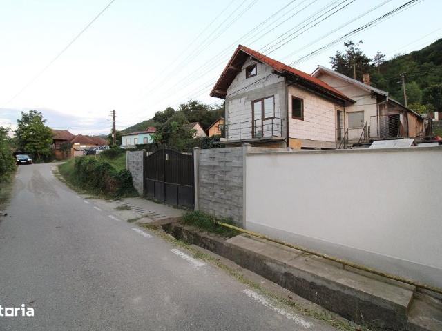 Vând casă D+P+Pod în Vețel, la 12km de Deva