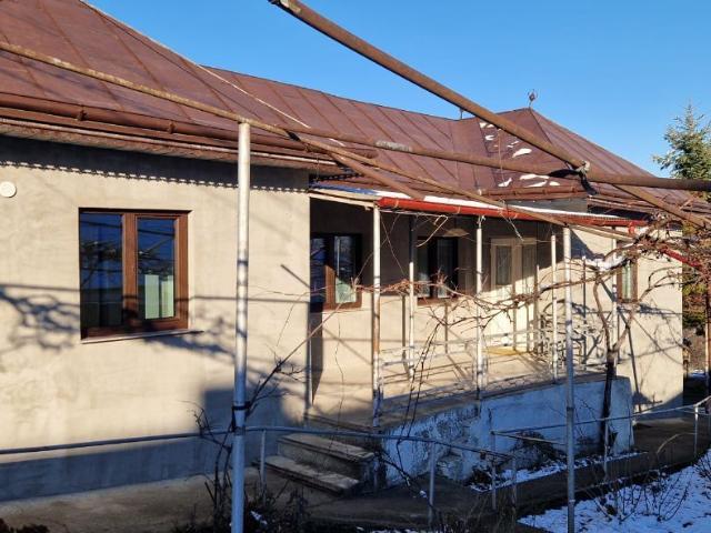 Vand casa 3 camere Falticeni