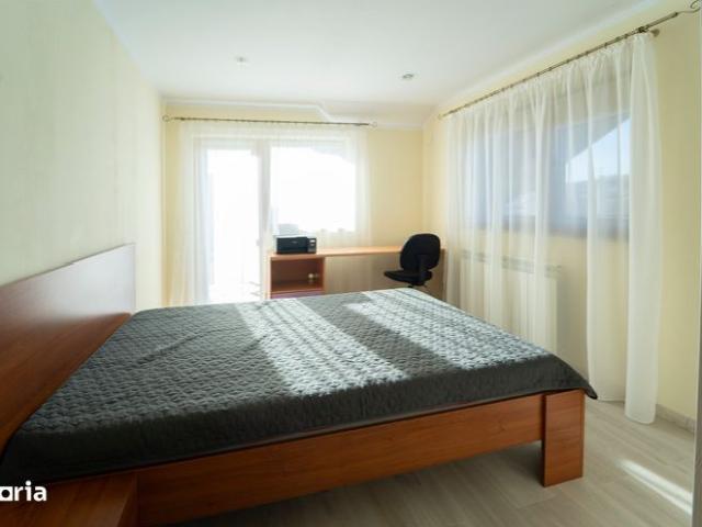 Vand Casa, 4 Camere, 2 Băi, Zona Sura Mare
