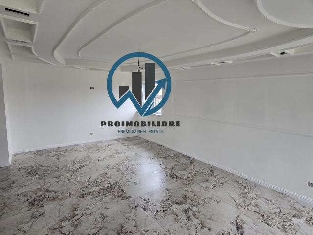 Vând casa Bradu 4 camere