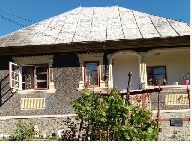 Vand casa de vacanta