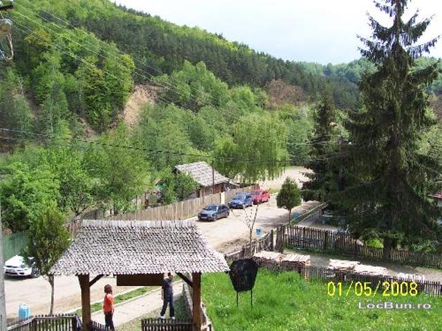 vand casa de vacanta la munte