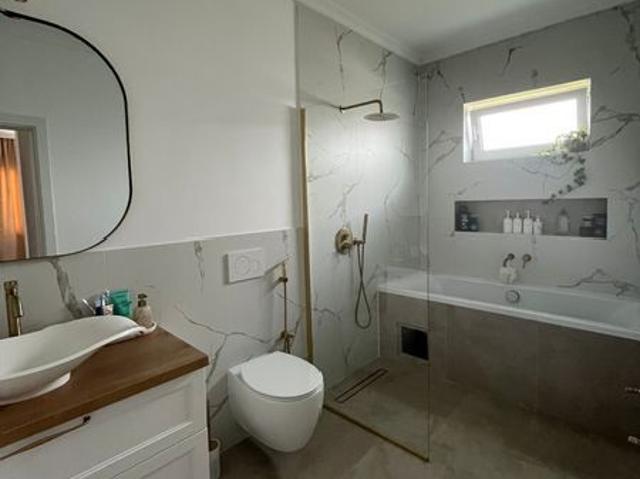Vand casa la cheie